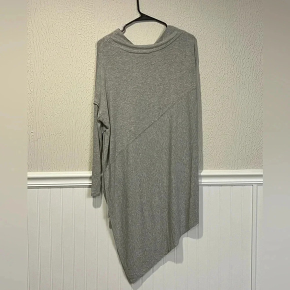 Free People We The Free Grapevine Light Gray Tunic style top in XS - Picture 4 of 13